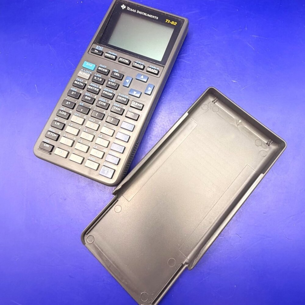 Texas Instruments TI‑82 Graphing Calculator Link Cable Tested 1991 Scratch READ! - Picture 13 of 15